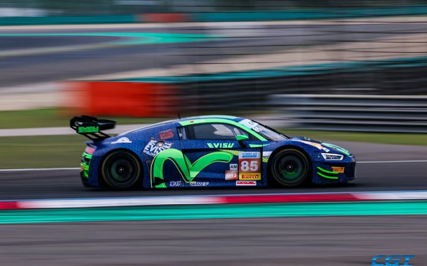 开云官方平台-阿斯顿马丁鏖战雷诺车队，勒克莱尔点燃赛场