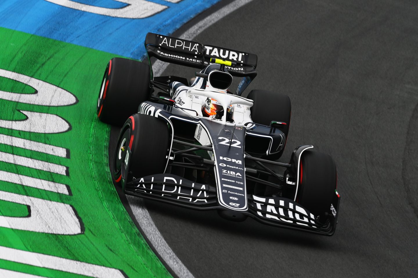 开云体育-红牛车队横扫法拉利，阿隆索统治全场